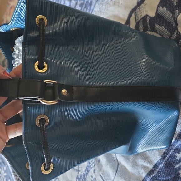 LV TWO TONED EPI NOE - Picture 3 of 6